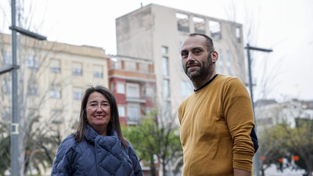 La portavoz del colectivo de la Semana Santa Inclusiva, Blanca Ribelles, y Albert Llueca, cofrade que votó a favor de la entrada de las mujeres
