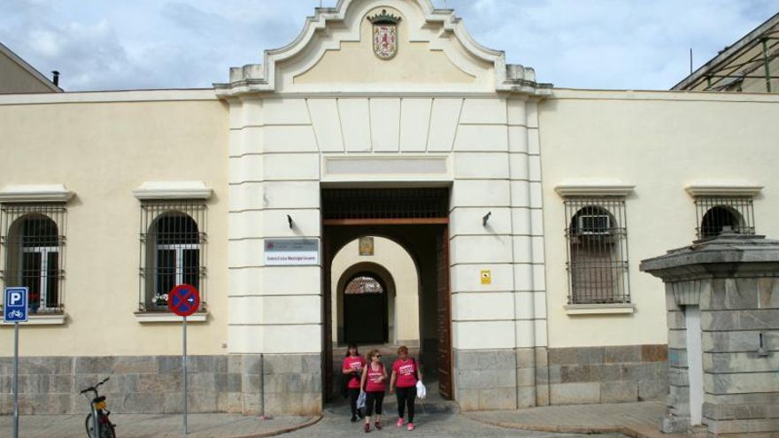 El Defensor reclama que el Ayuntamiento amplíe el horario de apertura de las bibliotecas para cumplir con la normativa