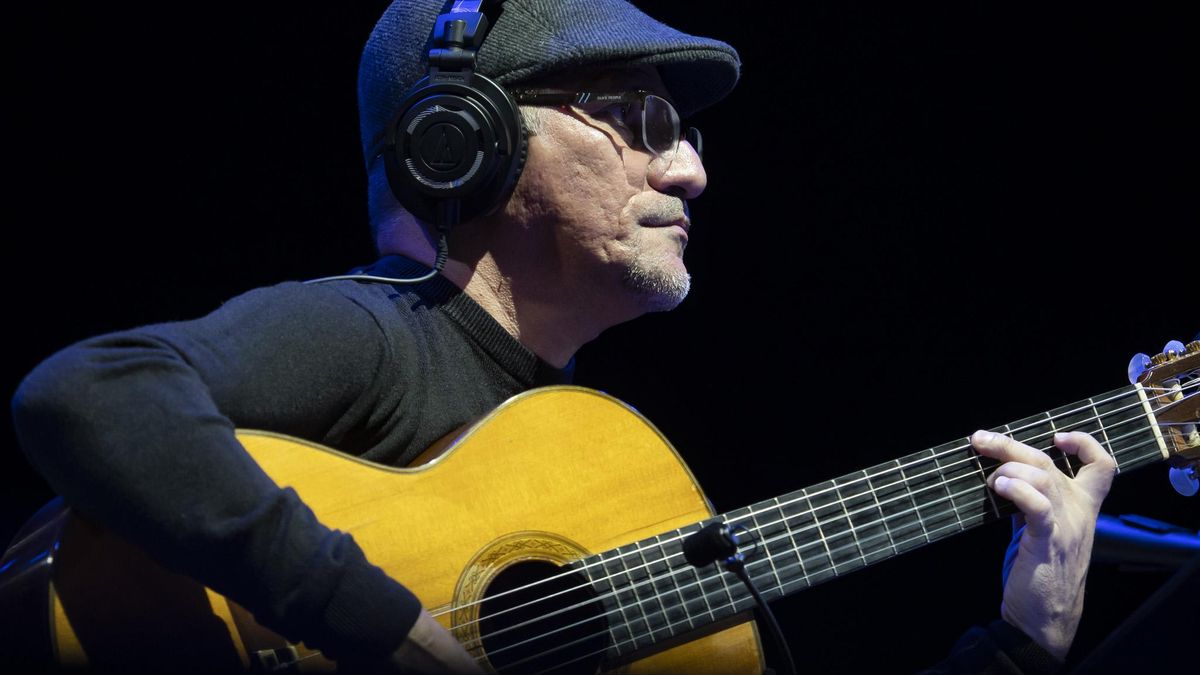 Rachid López  en la guitarra.