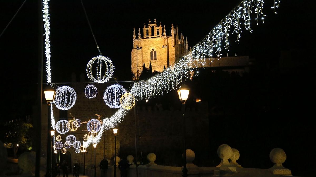 Sumar muestra su apoyo a vecinos y comerciantes de Toledo que protestan por el adelanto del encendido navideño