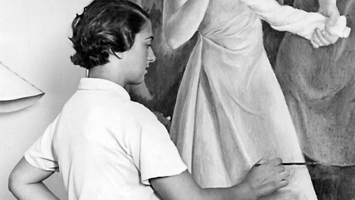 La artista en su taller durante el proceso de creación de Lavanderas (1934), una de sus obras más reconocibles. CEDIDA