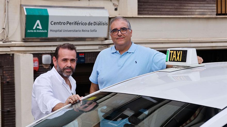 El taxi para los pacientes de diálisis llega a su fin en Córdoba con la duda de si las ambulancias serán o no una mejora