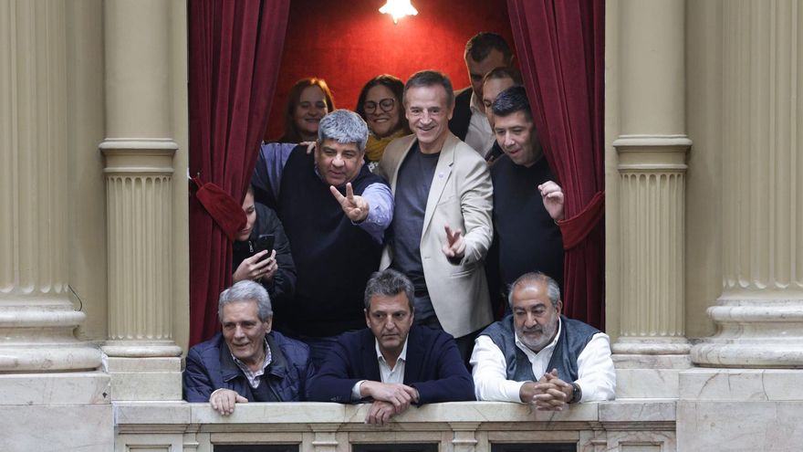 Sergio Massa estuvo presente a la hora de la votación de su proyecto sobre Ganancias en Diputados. El ministro candidato compartió el palco con los líderes de la CGT.