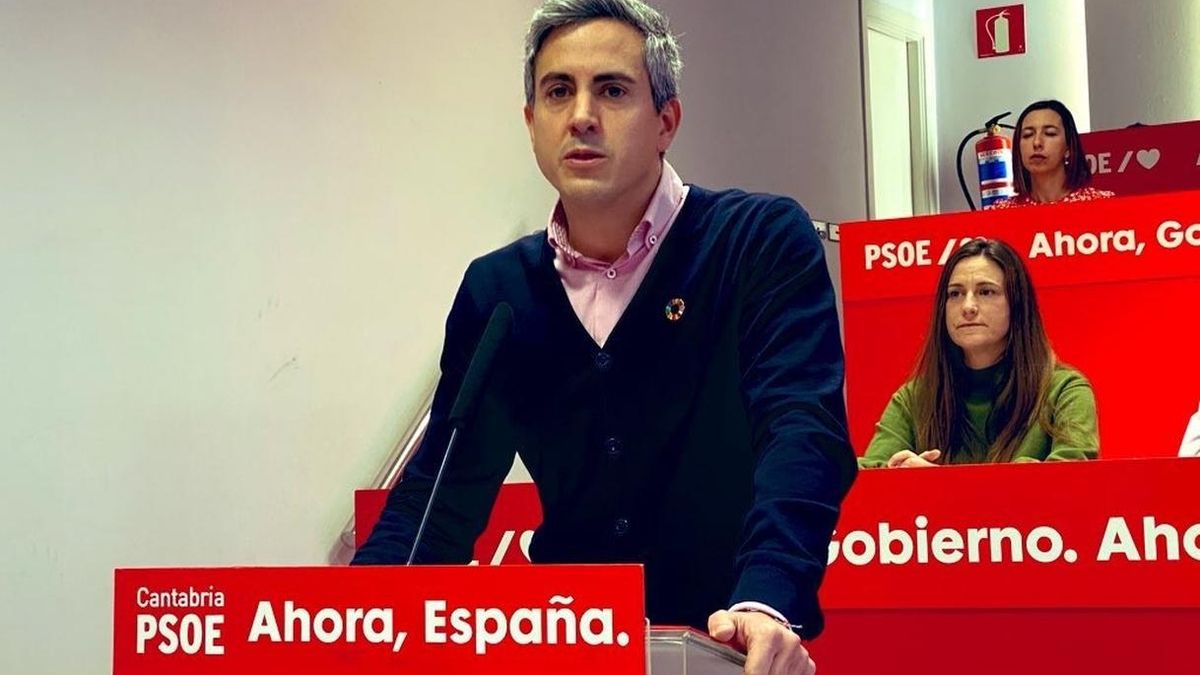 Pablo Zuloaga en la sede del PSOE de Cantabria.