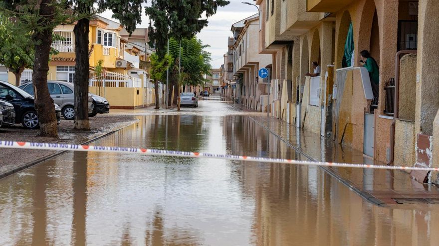 Disminuye el riesgo de desbordamiento en las ramblas de Los Alcázares y la UME se retira de la localidad