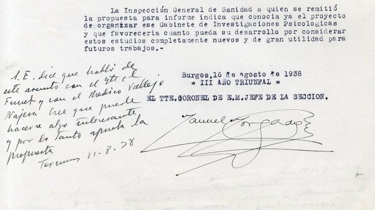 A la izquierda, las anotaciones manuscritas de 'Terminus', el nombre en clave de Franco cuando estaba fuera de Burgos.