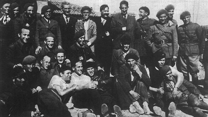 La cartilla bancaria que las brigadas internacionales abrieron en 1937 para los niños de un pueblo de Guadalajara