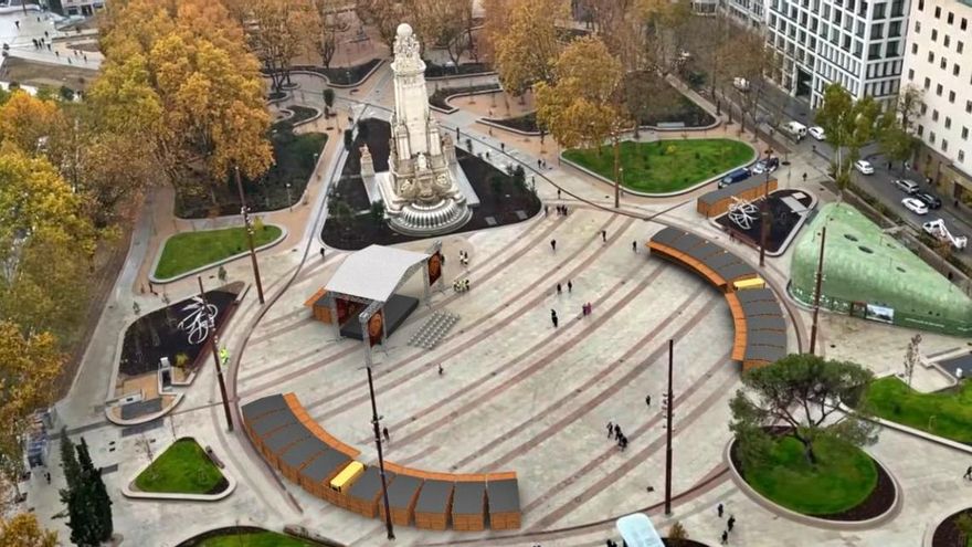 Frenazo al 'feriódromo' de Plaza España: el Ayuntamiento renuncia a un evento de cuatro semanas después de las protestas