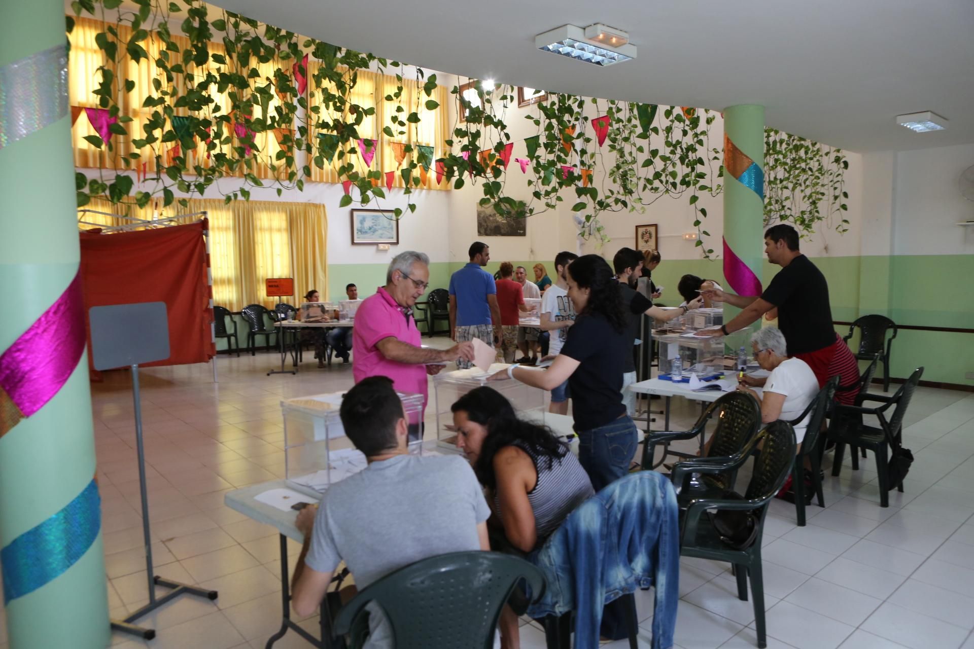 Jornada electoral en el Centro de Mayores, Agüimes (Alejandro Ramos)