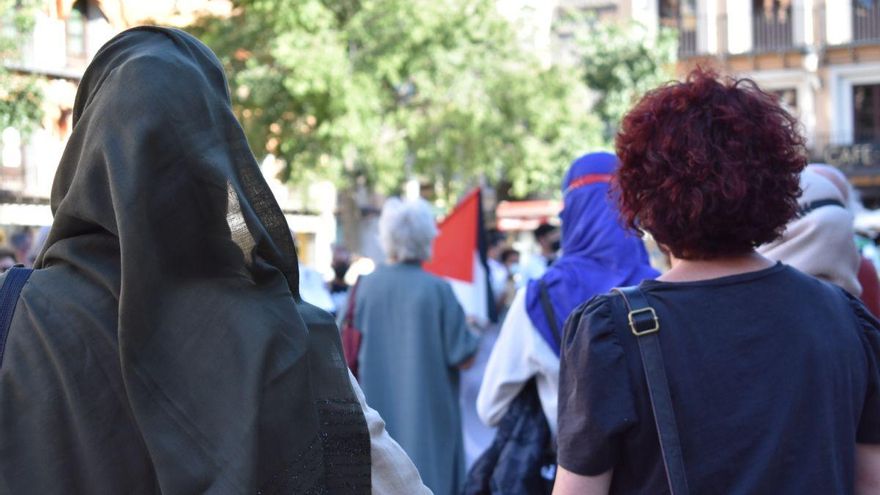 Un momento de la concentración en Toledo en repulsa de la violencia y contra los ataques al pueblo palestino
