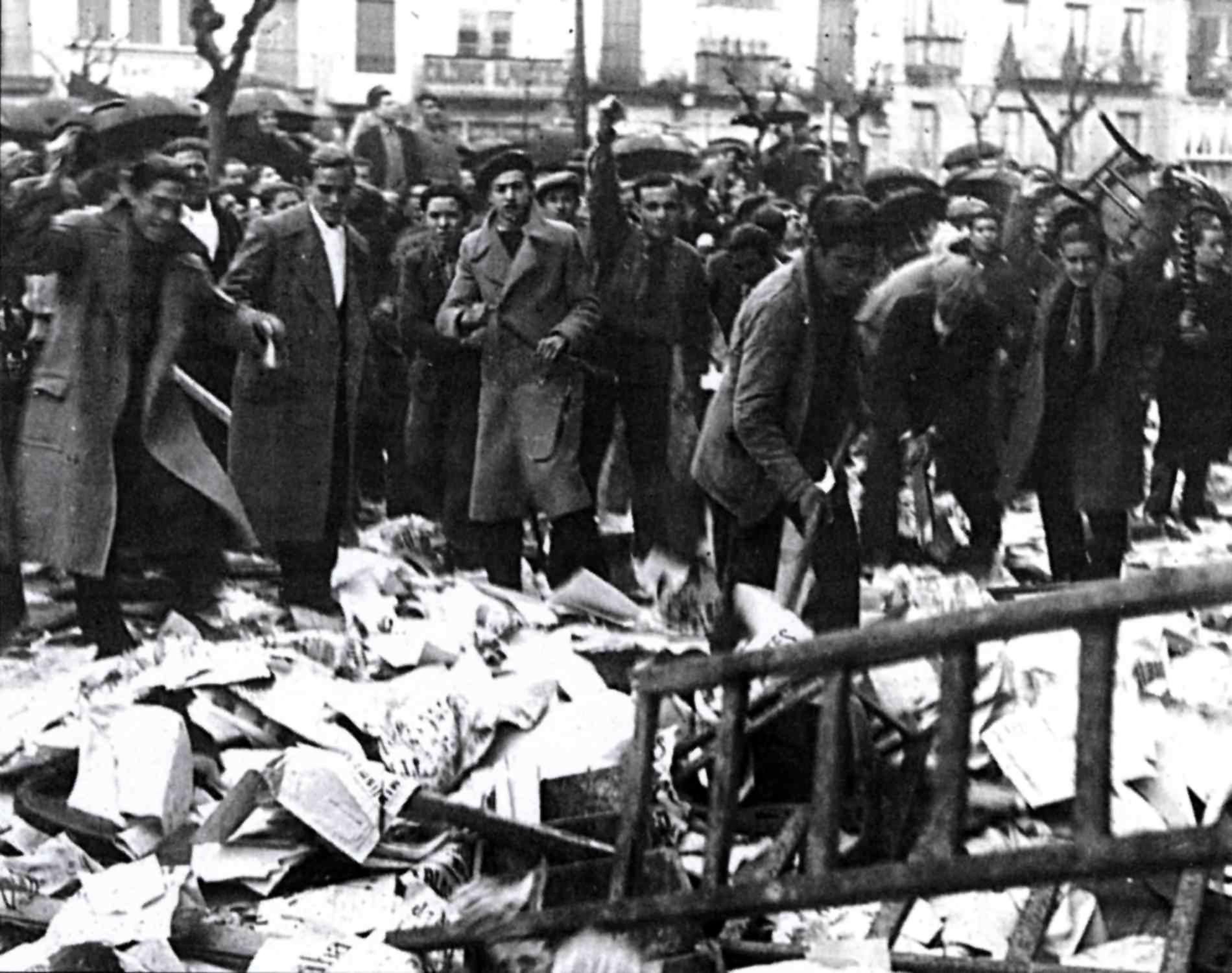 Asalto a la sede de Falange en la plaza de Zocodover de Toledo