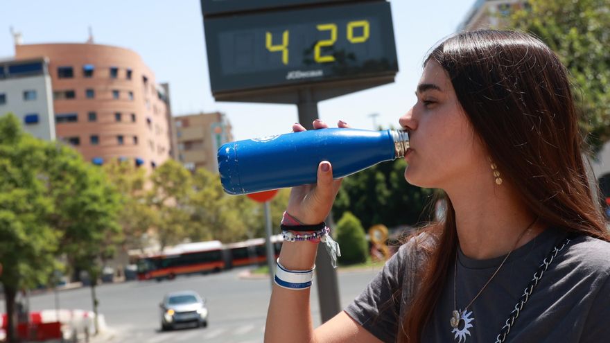 La Junta de Andalucía autoriza a los colegios a adelantar la salida de los alumnos al activarse alertas por el calor