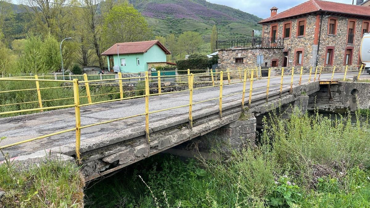 Puente sobre el Bernesga en Ventosilla de la Tercia, localidad del municipio de Villamanín. 