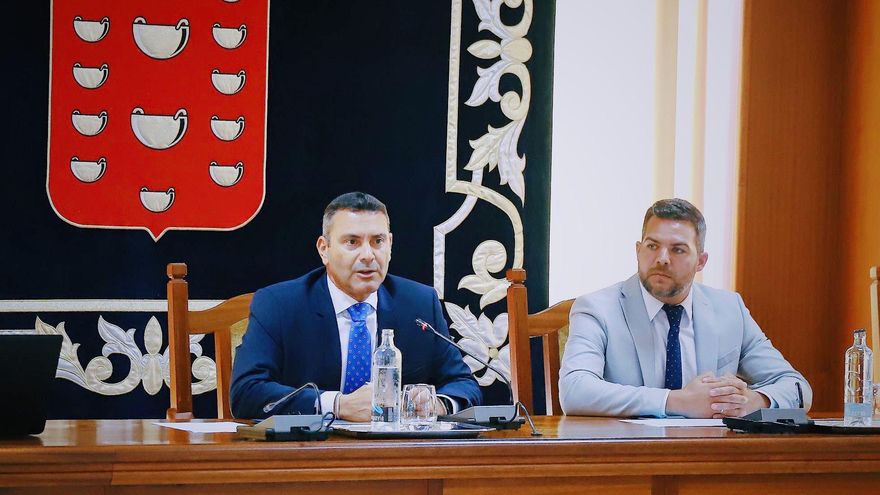 El presidente del Cabildo de Lanzarote cambia la consulta abierta sobre su subida de sueldo por una encuesta telefónica