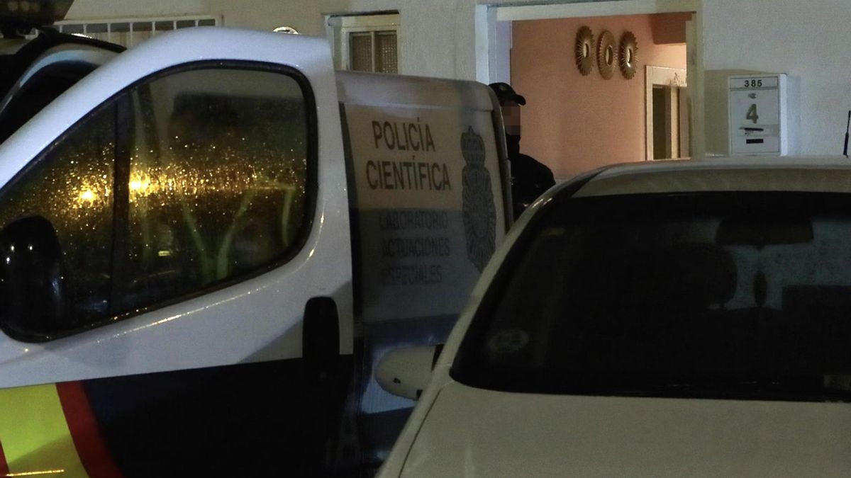 Vista del edificio del madrileño el barrio de Tetuán en el que una mujer fue asesinada este miércoles en un posible caso de violencia machista.