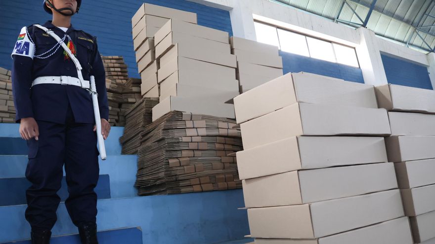 Preparan el material electoral para comicios en Bolivia a falta de 8 días para la votación