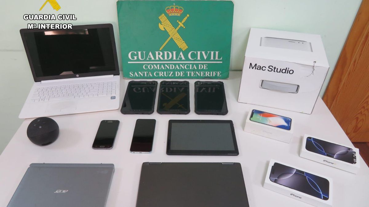 Algunos de los aparatos de los que presuntamente se apropió el detenido.