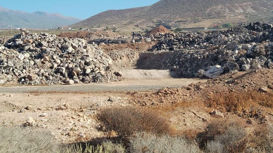 Arqueólogos aficionados descubren un nuevo yacimiento guanche en Tenerife donde se proyecta una planta fotovoltaica