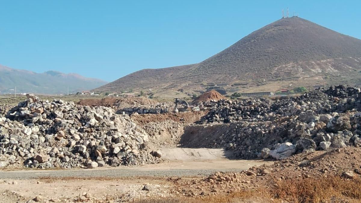 Arqueólogos aficionados descubren un nuevo yacimiento guanche en Tenerife donde se proyecta una planta fotovoltaica