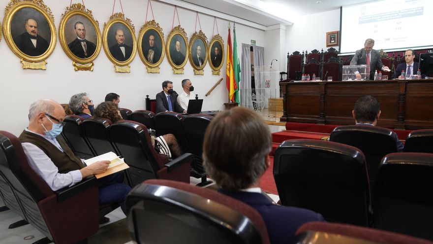 La abogada que planteó la denominación inclusiva 'Colegio de la Abogacía' en Granada recibe decenas de mails que la acusan de "adoctrinamiento de género"