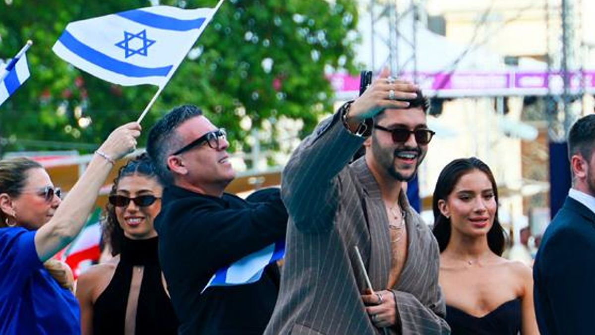 El candidato de Israel en Eurovisión, rodeado de escoltas