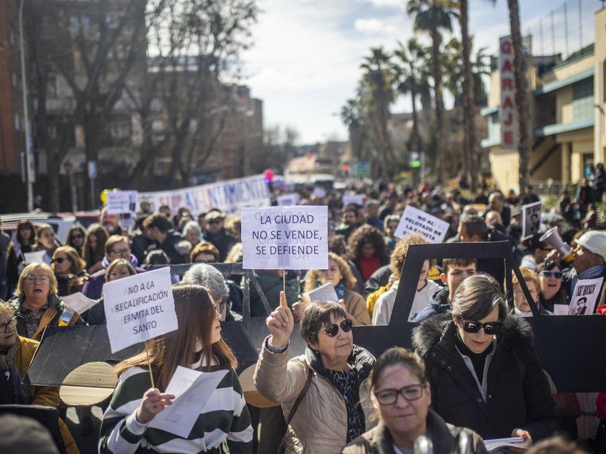 Protesta contra la recalificación en La Ermita