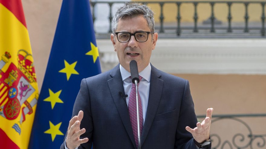 El ministro de la Presidencia, Justicia y Relaciones con las Cortes, Félix Bolaños, atiende a los medios de comunicación, en la sede del Ministerio (Palacio de Parcent), a 9 de mayo de 2025, en Madrid (España).