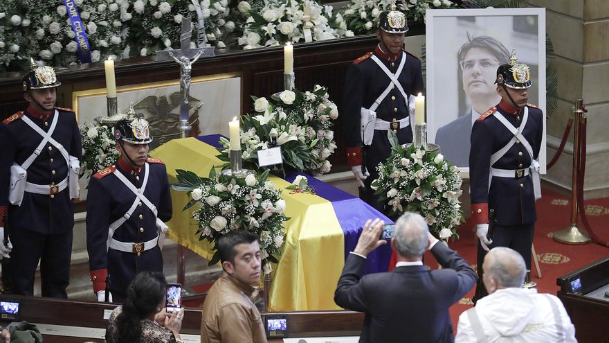 El Capitolio Nacional de Colombia abre sus puertas al público para despedir a Miguel Uribe