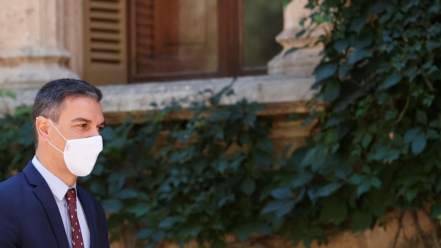 Sánchez y presidente de Ceuta tratan la suspensión de repatriación de menores