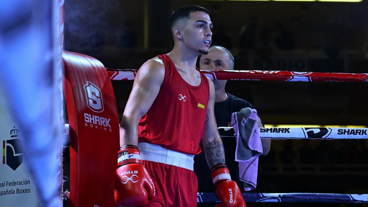 Rafa Lozano Jr. en plena pelea.