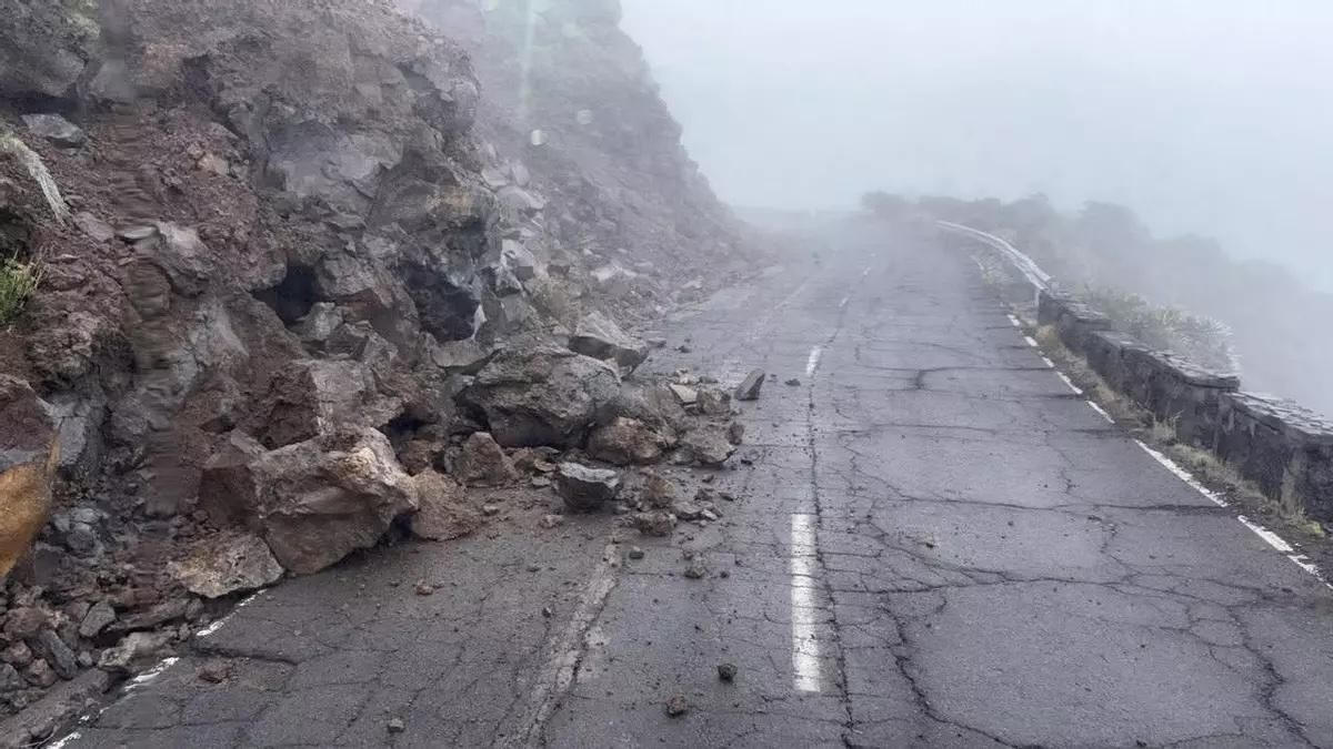 Cierre de la carretera al Roque: el Cabildo actuará en los taludes de la LP-4  antes de la repavimentación de “esta vía clave para la isla”