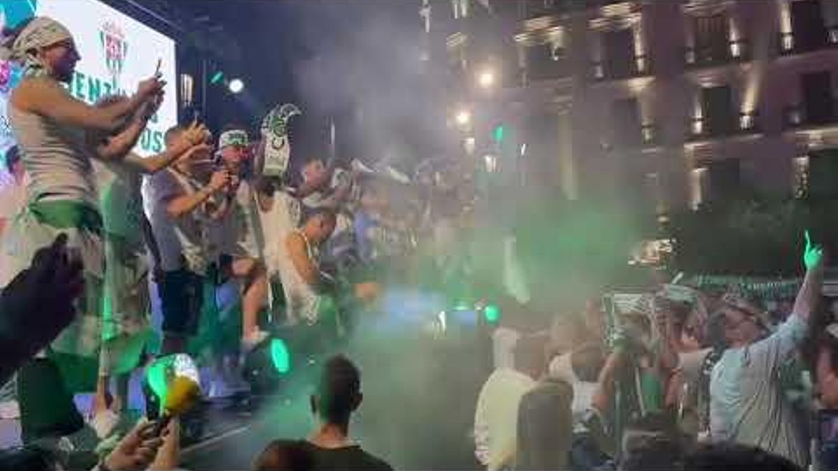 Himno del Córdoba CF en la celebración del ascenso a Segunda División