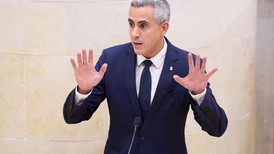 El líder de los socialistas cántabros, Pablo Zuloaga, en el Parlamento. Foto de archivo
