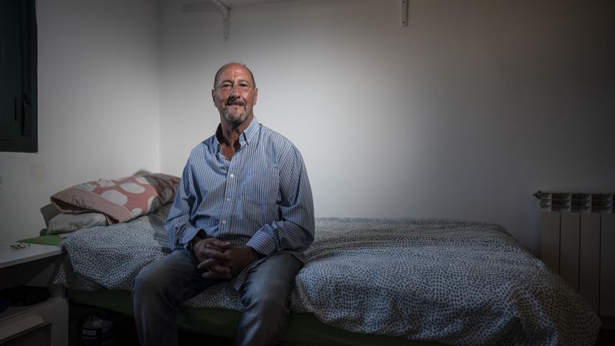 Alfonso, en la habitación del programa de viviendas para la recuperación de la salud