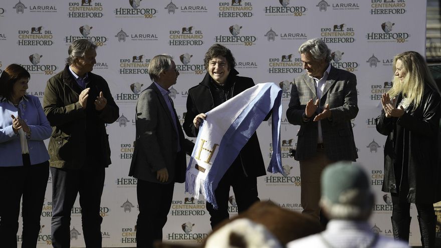 Milei visitó La Rural donde se vio con Nicolás Pino, titular de la entidad