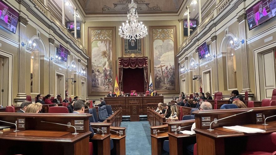 El Parlamento de Canarias pide luchar contra la corrupción y desarrollar políticas de regeneración democrática