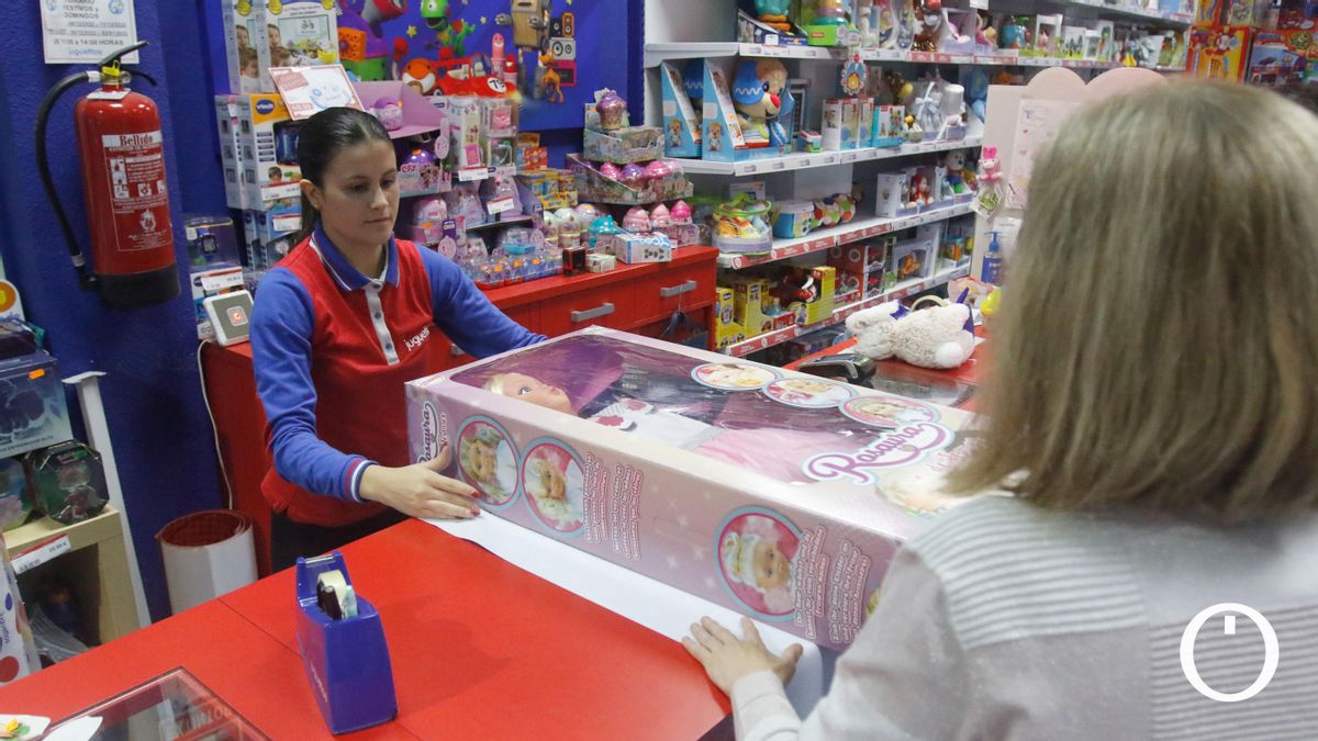 El PSOE, sobre la apertura comercial en domingos y festivos: "Dinamita la conciliación"