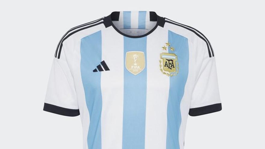 Furor por la nueva camiseta de la Selección Argentina con las tres estrellas: se agotó en minutos y ya hay nueva fecha para conseguirla