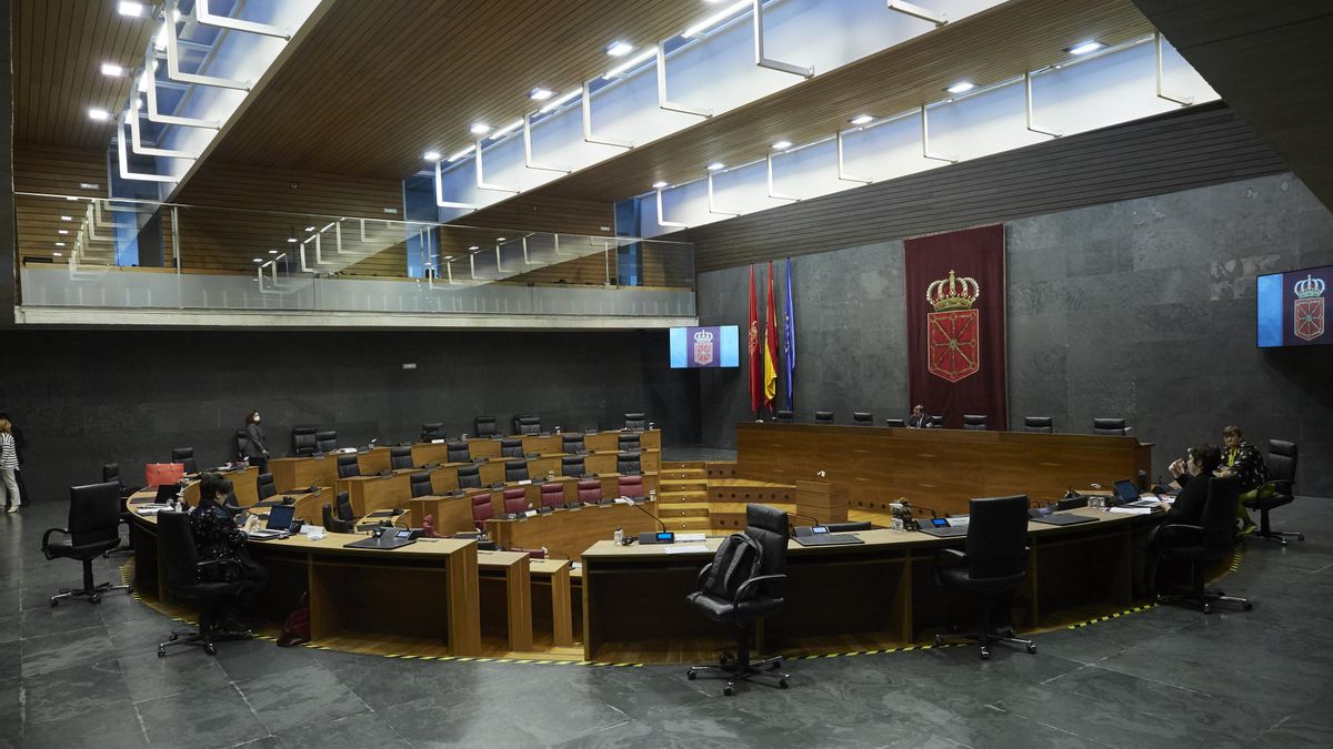Archivo - Momentos antes del inicio de un pleno en el Parlamento de Navarra