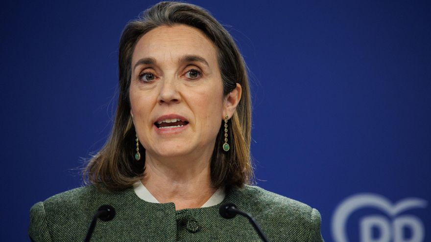 La secretaria general del PP, Cuca Gamarra, durante una rueda de prensa, tras la reunión de coordinación y seguimiento del partido por el ‘caso Ábalos’, en la sede nacional del PP, a 23 de febrero de 2024, en Madrid (España). La detención de al menos 20 p
