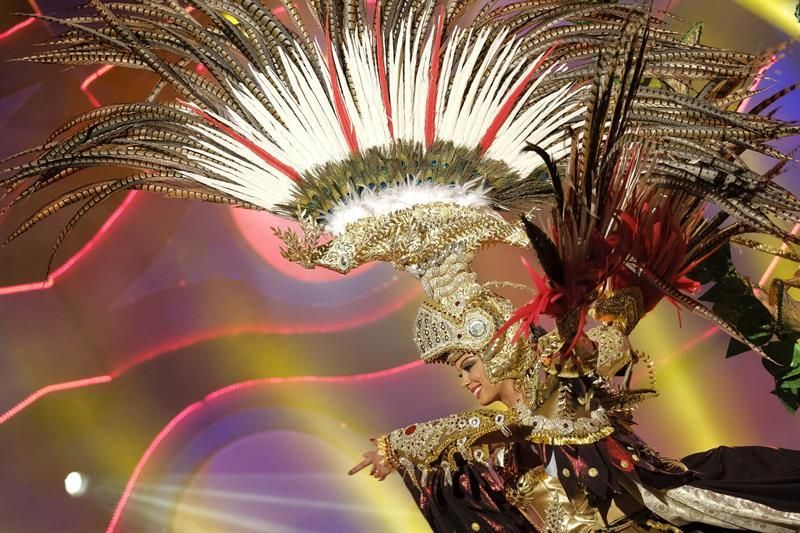 La candidata Yanira Falcón Santana, con la fantasía 'Alia jacta Est'