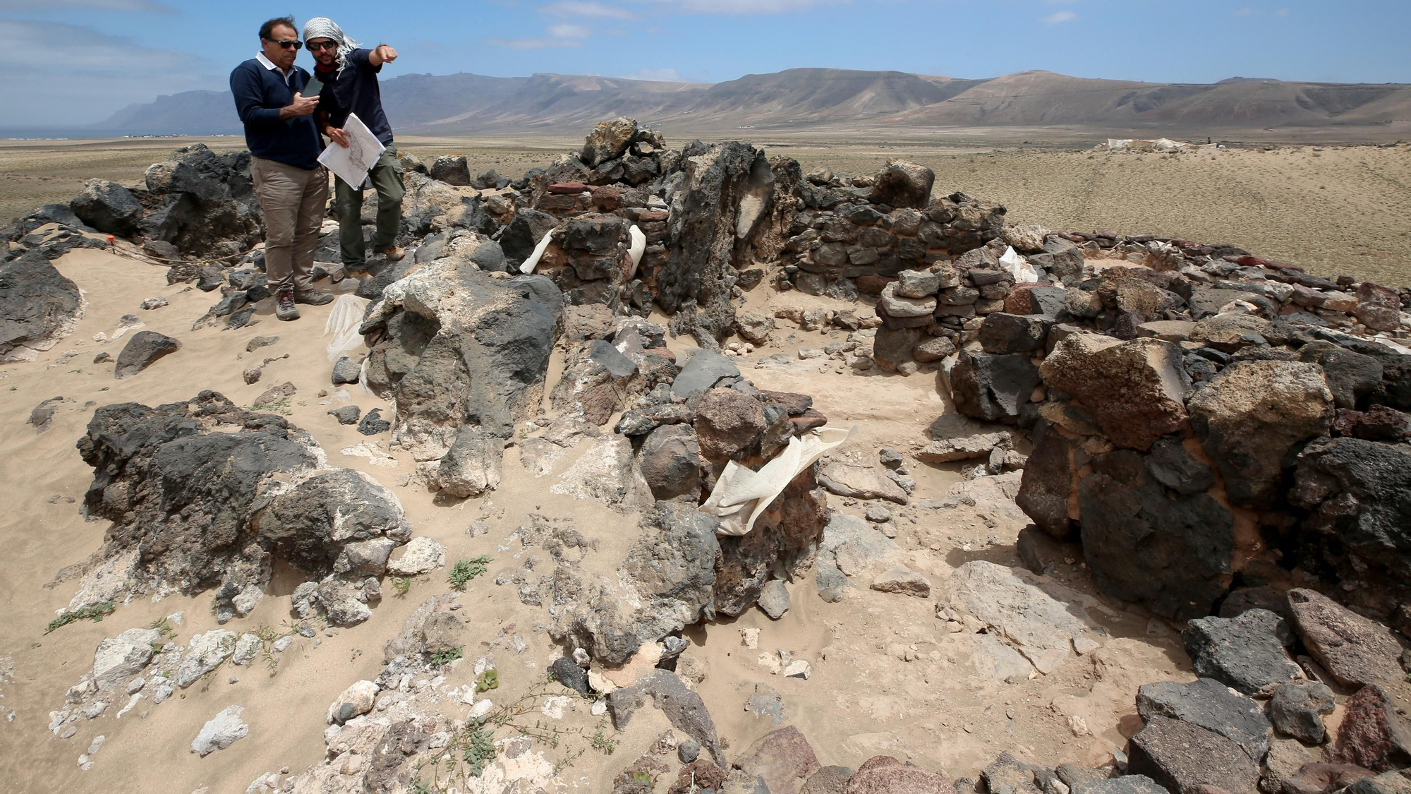 Yacimiento de Fiquinineo, en el municipio lanzaroteño de Teguise. Este enclave estuvo habitado cerca de mil años, incluso después de la Conquista, por majoreros o majos.