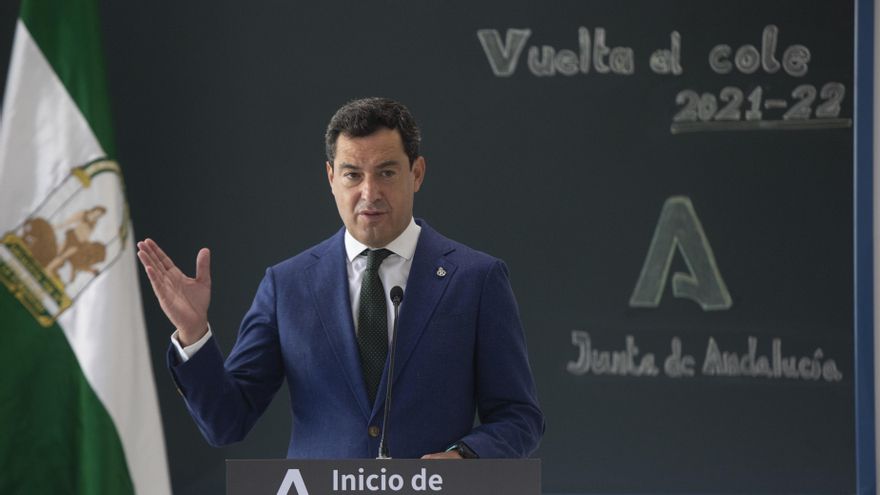 Andalucía sube los precios de la escuela pública a las mismas familias con rentas de 32.000 euros a las que baja impuestos