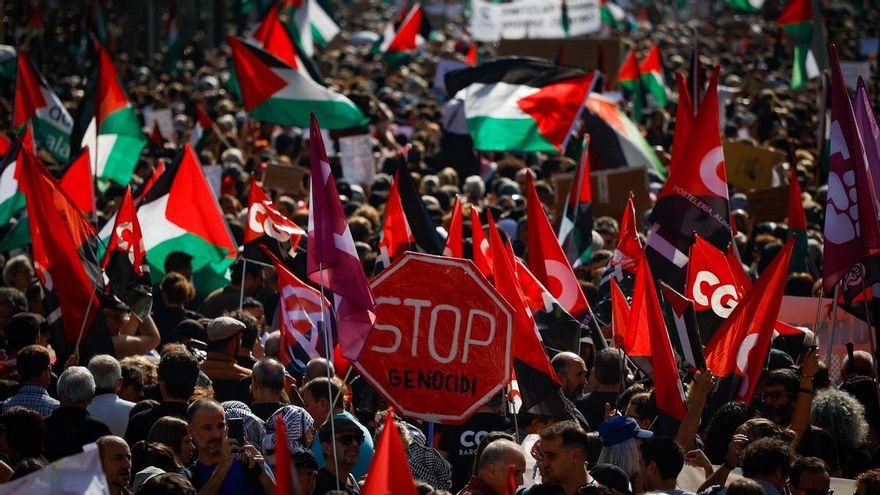 Decenas de miles de personas acuden a la manifestación de Barcelona de este sábado