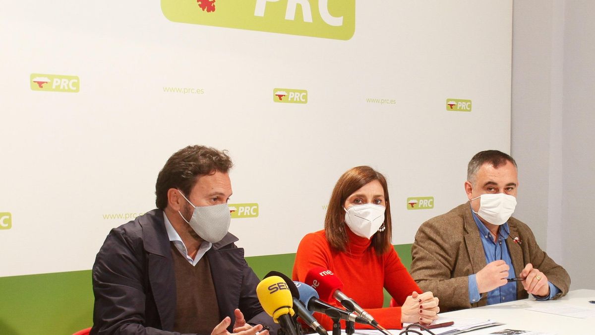 La secretaria de Organización del PRC, Paula Fernández, junto a José Miguel Fernández Viadero y Jesús Gutiérrez.