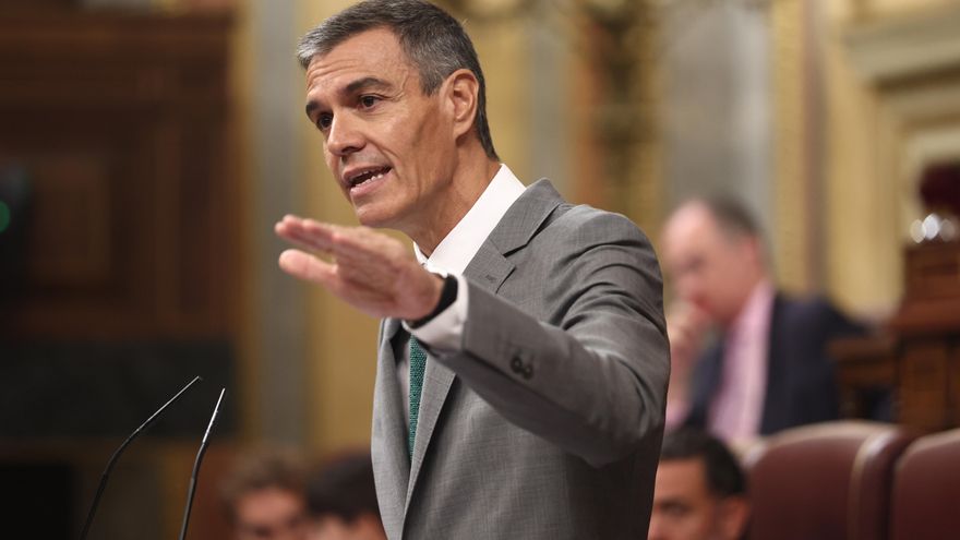 El presidente del Gobierno, Pedro Sánchez, comparece durante una sesión plenaria en el Congreso de los Diputados.