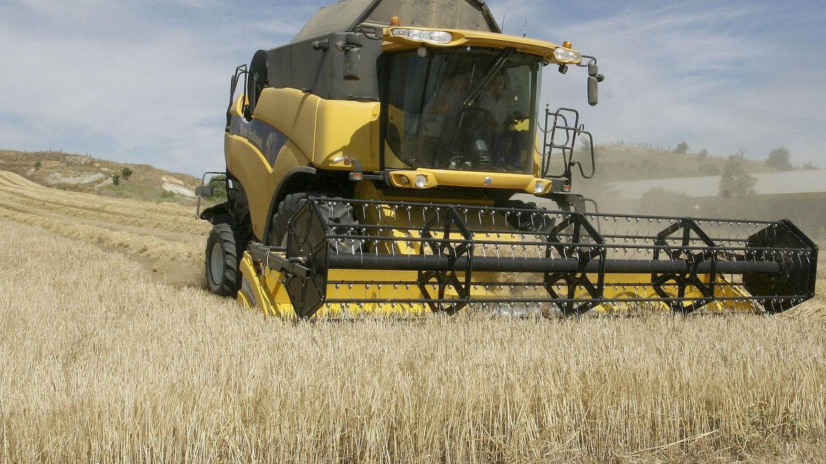 Los agricultores protestan en Burgos contra la prohibición "arbitraria" de cosechar durante la cuarta ola de calor