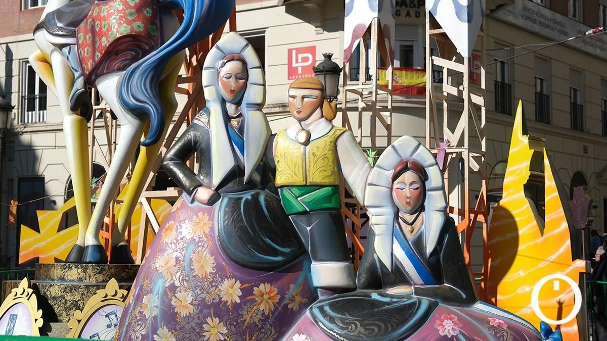 Las dos hogueras de Alicante que arderán este sábado ya están en Las Tendillas