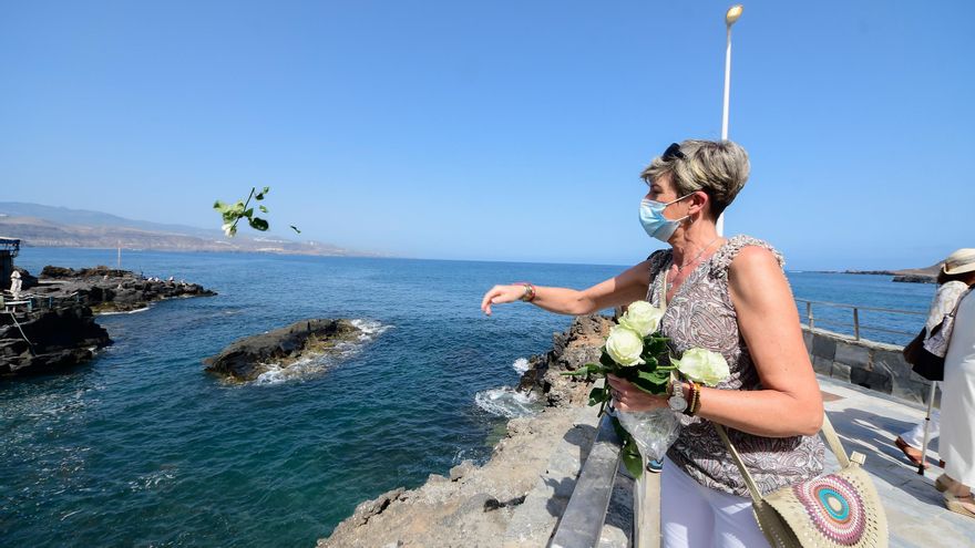 Ofrenda floral en La Puntilla por el 13º aniversario de la tragedia del vuelo JK5022