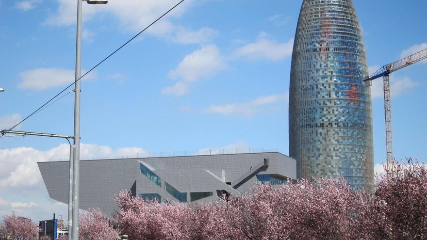Se cumplen 20 años de la famosa torre de Barcelona que nadie llama por su verdadero nombre
